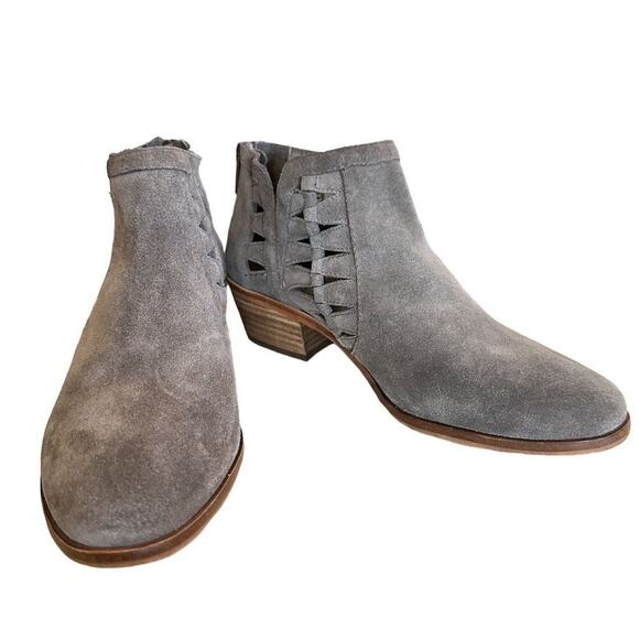 Vince Camuto Peera Women's Gray Cutout Ankle Bootie Size 8M - Picture 3 of 10